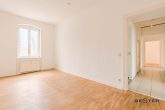 Bezugsfreie 4-Zimmer-Wohnung in ruhiger Seitenstraße, mögl. mit KFW & Extra-Abschreibung - Zweites ZImmer