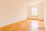 Bezugsfreie 4-Zimmer-Wohnung in ruhiger Seitenstraße, mögl. mit KFW & Extra-Abschreibung - Zweites ZImmer