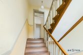 Bezugsfreie 4-Zimmer-Wohnung in ruhiger Seitenstraße, mögl. mit KFW & Extra-Abschreibung - Das wunderschöne preussische Treppenhaus